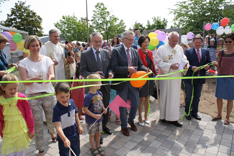 Bergrheinfeld, Die Kindergartenkinder gestalteten die Feier mit